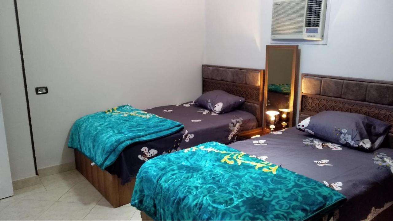 مكرم عبيد للعائلات فقط 21 (adults Only) * Il Cairo