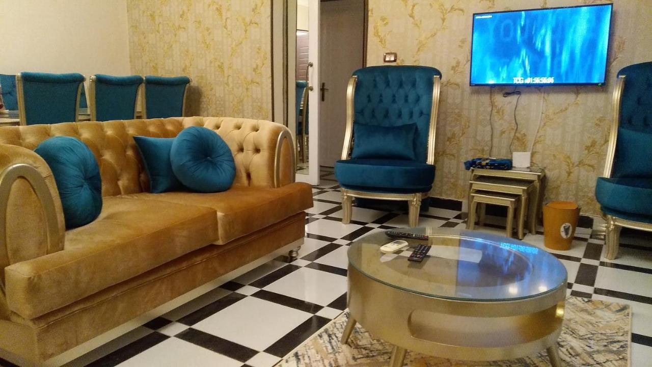 مكرم عبيد للعائلات فقط 21 (adults Only) * Il Cairo
