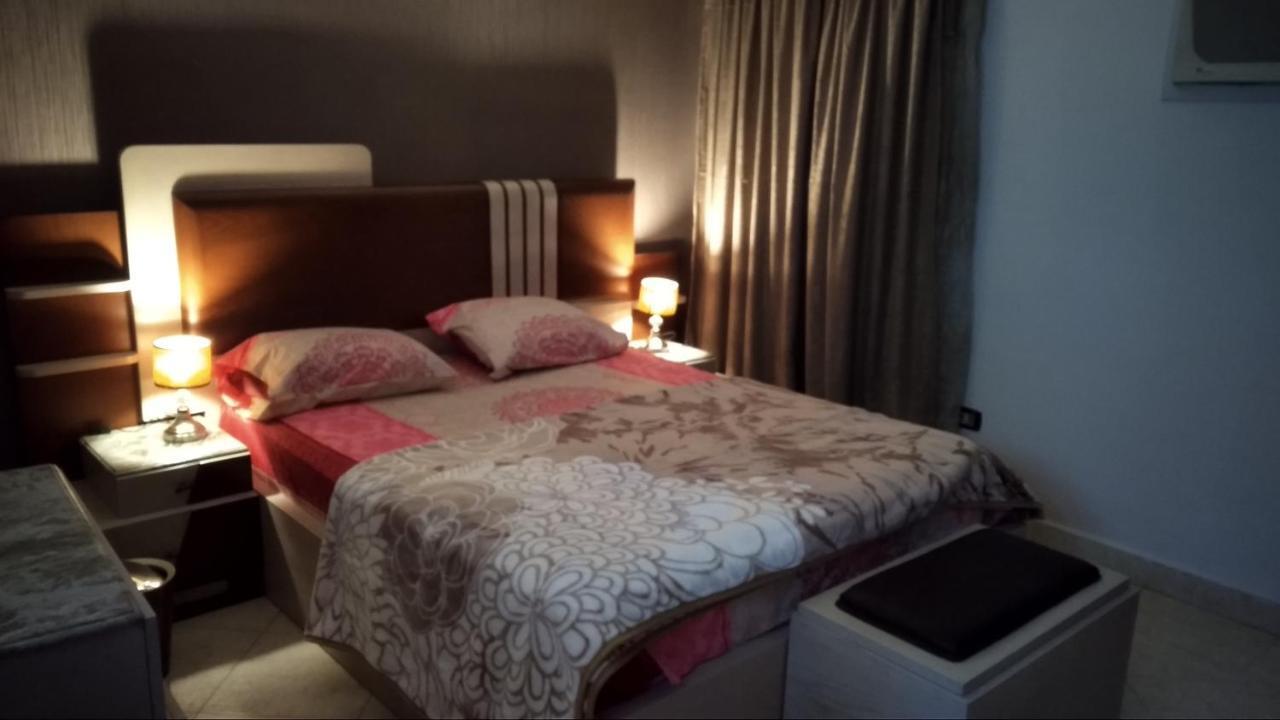 مكرم عبيد للعائلات فقط 21 (adults Only) *