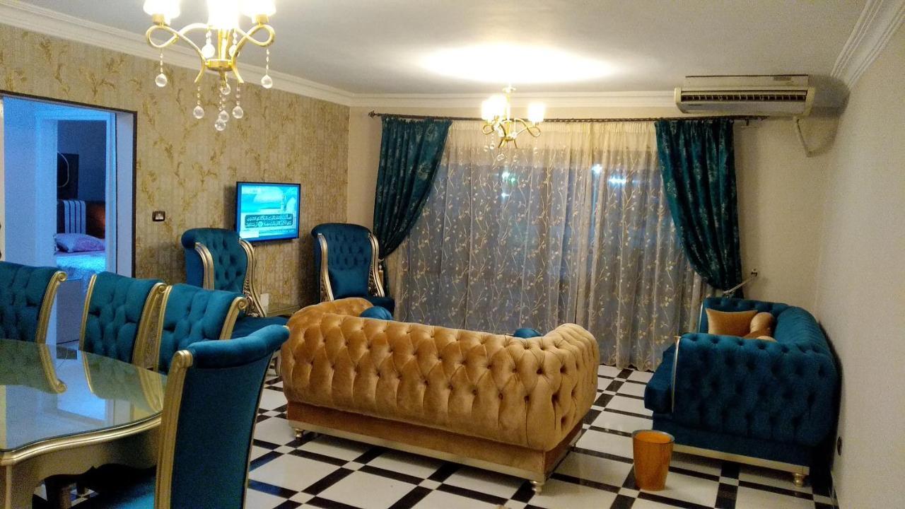 مكرم عبيد للعائلات فقط 21 (adults Only)