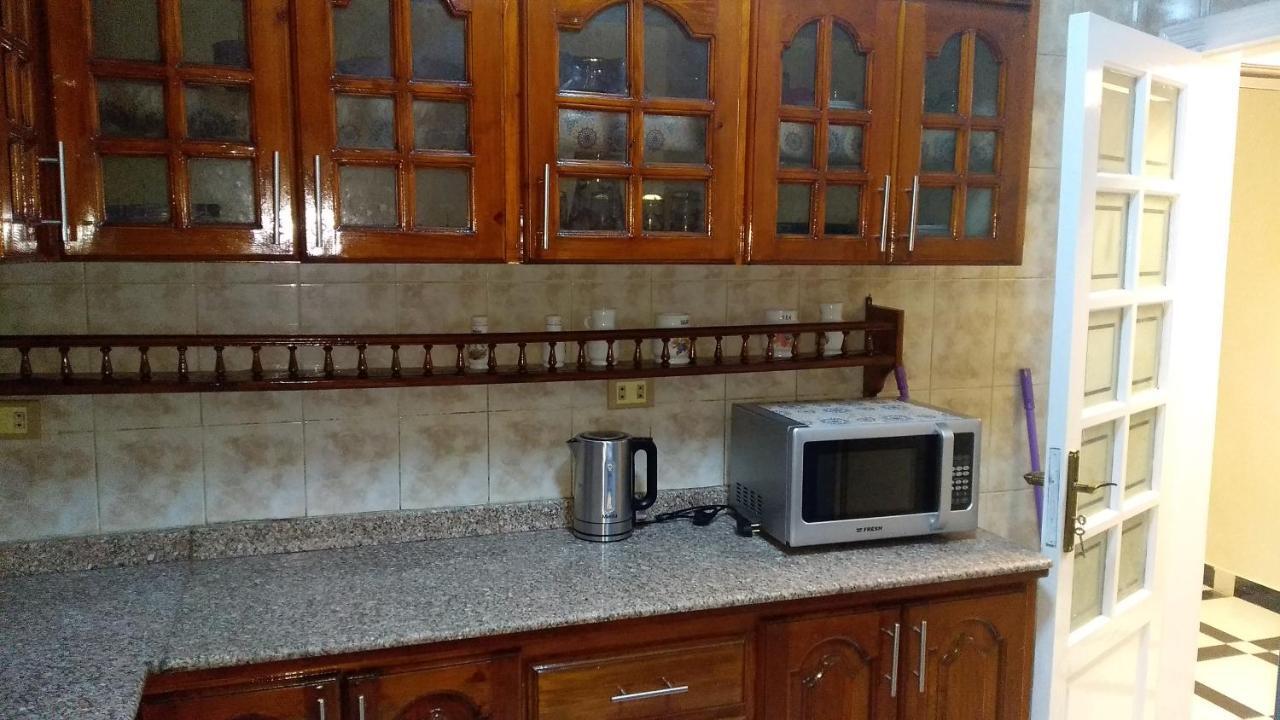 مكرم عبيد للعائلات فقط 21 (adults Only) *