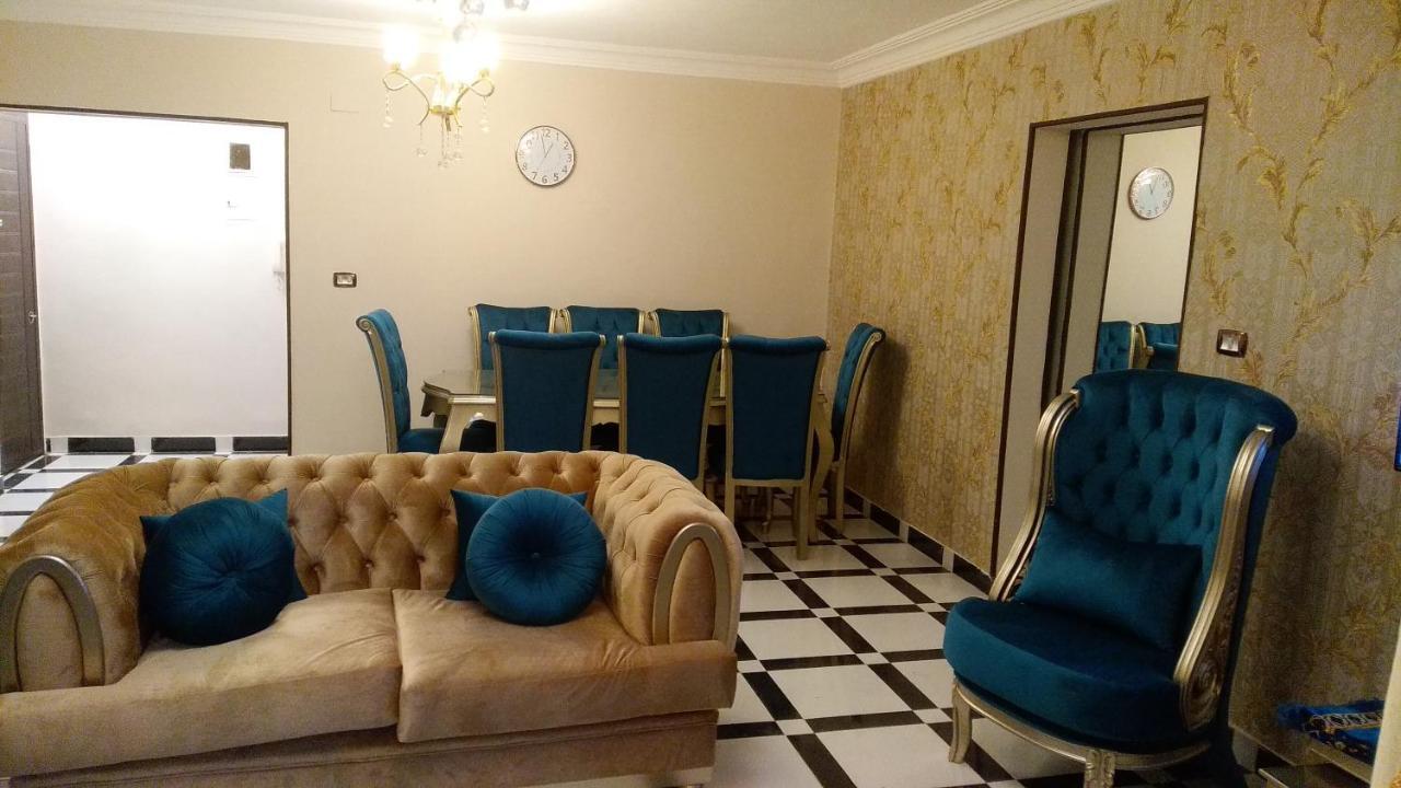 مكرم عبيد للعائلات فقط 21 (adults Only) *